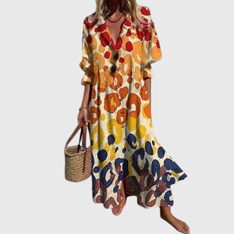 Bohemian dress with orange and yellow animal-like spots, V-neck, short sleeves, flared hem