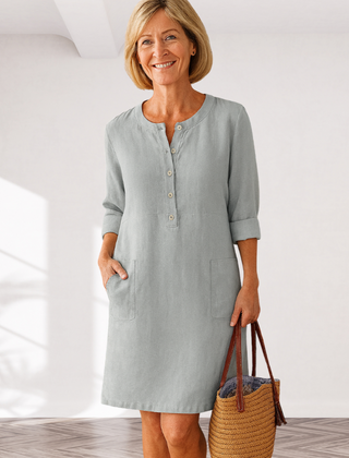 Light gray linen-look everyday dress with front buttons and side pockets, three-quarter sleeves