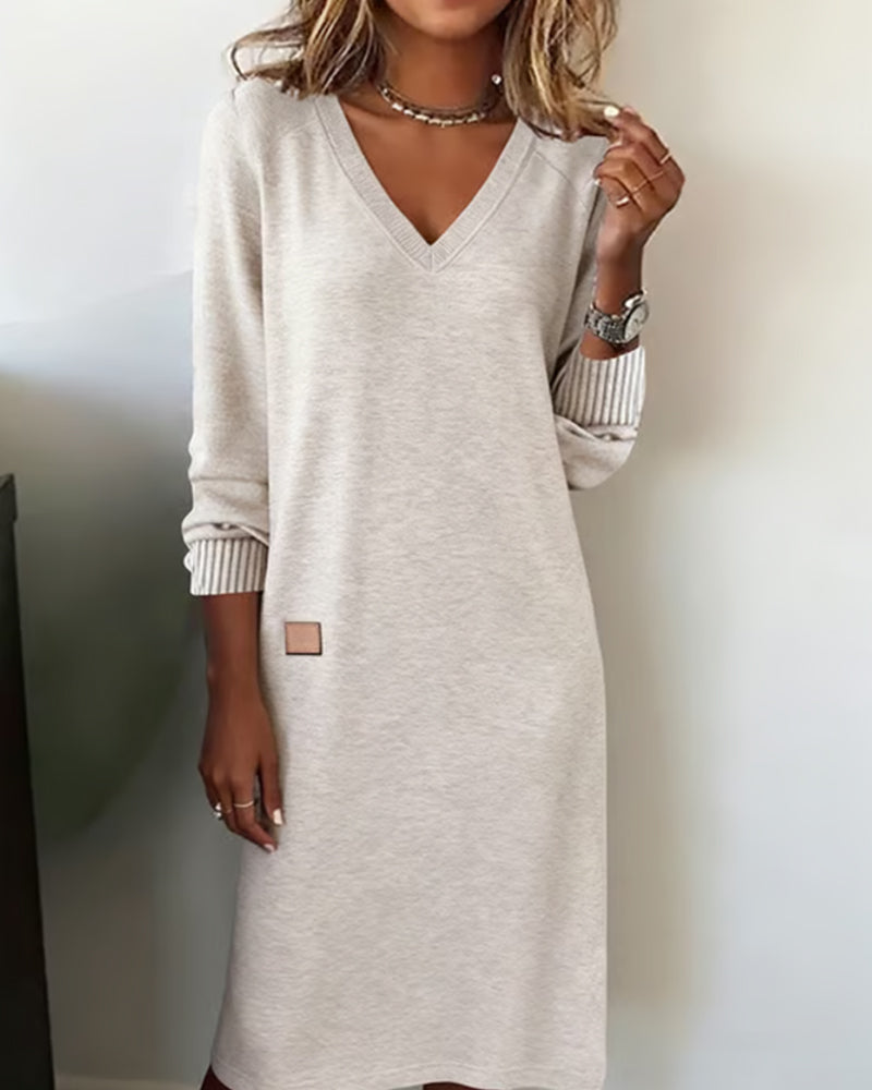 Beige comfortable V-neck dress with ribbed 3/4 sleeves and small square chest patch