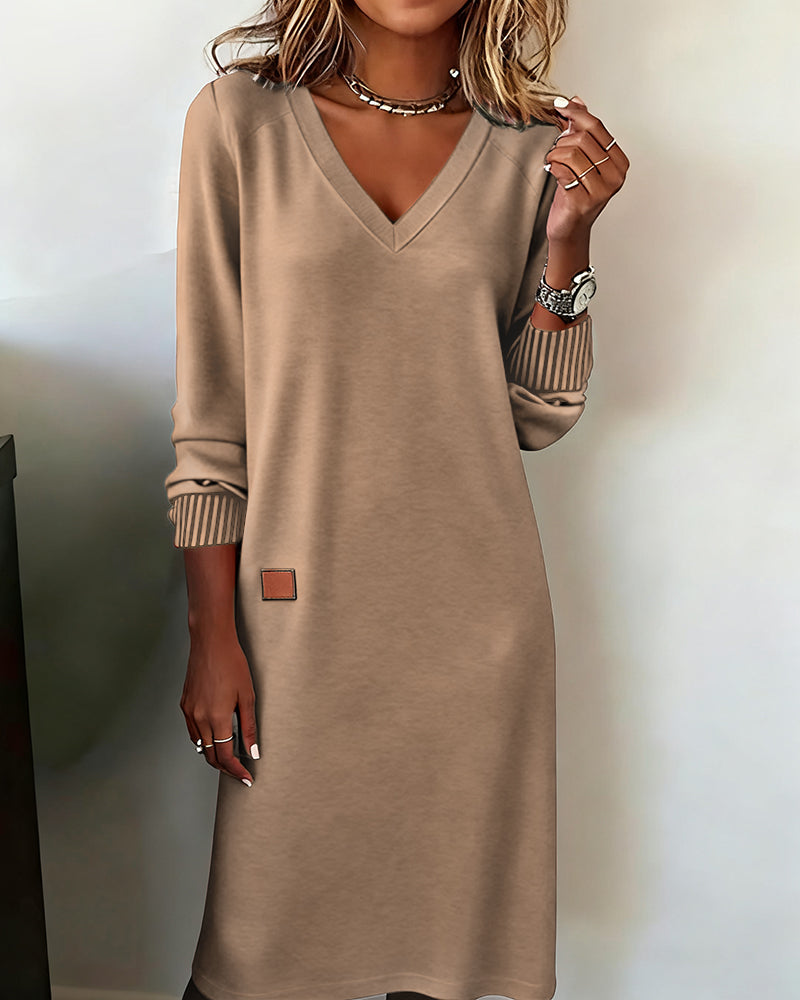 Beige comfortable V-neck midi dress with ribbed 3/4 sleeves and square chest patch