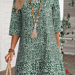 Boho Bloom dress in green daisy print, scoop neck, three-quarter sleeves, tiered skirt