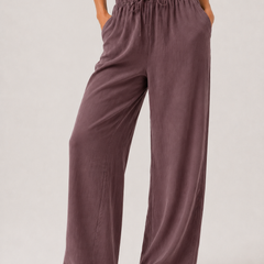 Brennan wide-leg pants in dusty lilac, close-up of elastic waist and wide legs