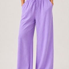 Brennan wide-leg pants in light purple, close-up of elastic waist and full-length legs